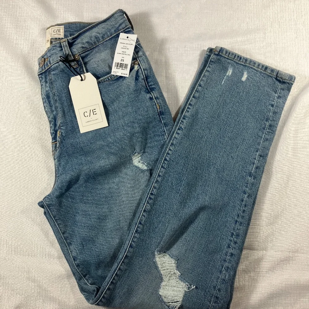 NWT Current/Elliott Original Boyfriend Sunny Destructed Jeans, Size 25 - Picture 10 of 14